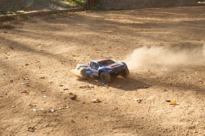 LRP S10 Twister 2wd SC RTR - 1/10 Short Course Truck s 2,4GHz RC soupravou