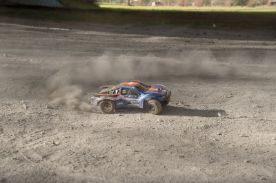 LRP S10 Twister 2wd SC RTR - 1/10 Short Course Truck s 2,4GHz RC soupravou