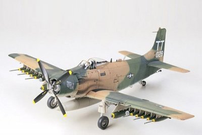 Tamiya 61073  A-1J SKYRAIDER