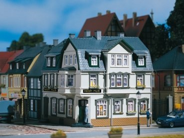 Rohový dům Irish Pub  HO/TT