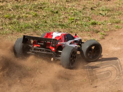 TROPHY Truggy FLUX RTR 2,4GHz