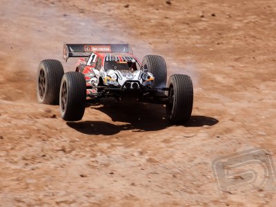 TROPHY 4,6 Truggy RTR s 2,4GHz RC soupravou