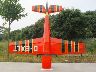 107" Extra 300 scale 35% (2 700 mm) 100ccm (červeno/černo/stříbrno/bílá)