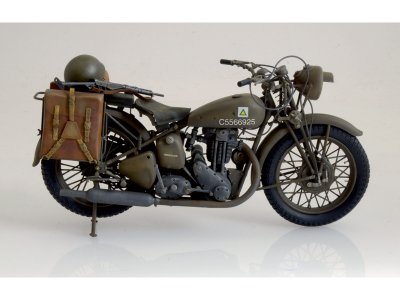 Italeri 7402 Triumph 1:9