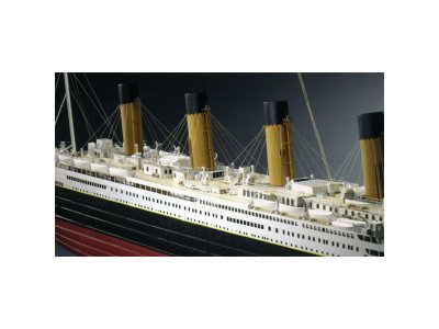 AMATI R.M.S. Titanic 1:250 kit
