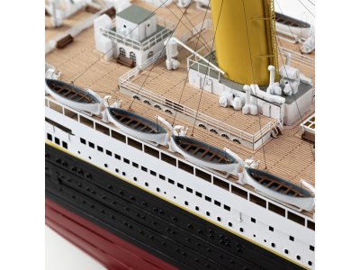 AMATI R.M.S. Titanic 1:250 kit
