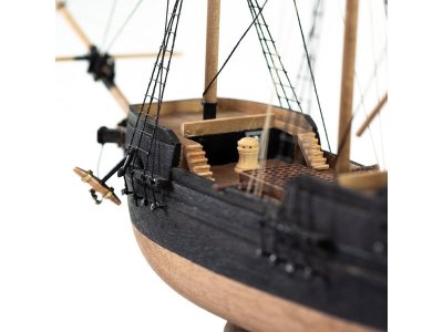 AMATI Pirátská loď 1:135 First step kit