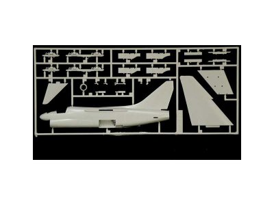 Italeri 1411 A-7E Corsair II