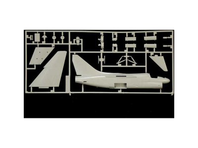 Italeri 1411 A-7E Corsair II
