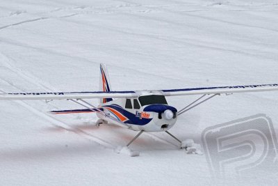Kingfisher 1400mm ARF s koly, plováky a lyžemi