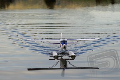 Kingfisher 1400mm ARF s koly, plováky a lyžemi