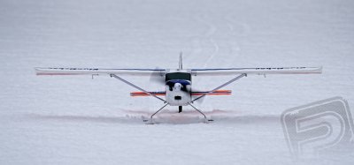 Kingfisher 1400mm ARF s koly, plováky a lyžemi
