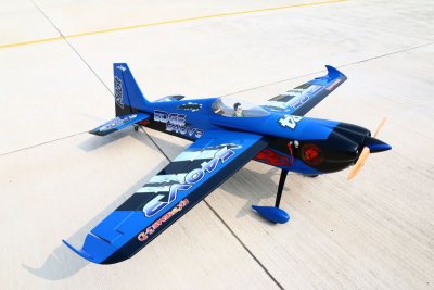 107" Edge 540 V3 scale 35% (2 700 mm) 100ccm Modrá