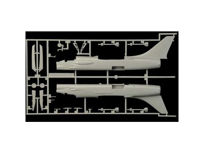 Italeri 1456 F-8E Crusader 1:7