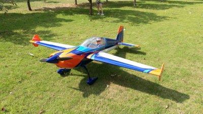 125" Extra 300 V4 - Modrá/Bílá 3,35m