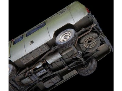 Zvezda 3644 UAZ 3909 1:35