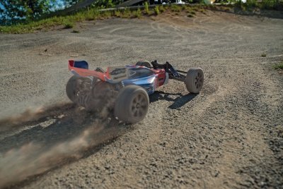 LRP S10 Twister Buggy RTR - 1/10 Electric 2WD s 2,4GHz RC