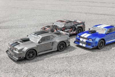 QuantumR Muscle Car FLUX 1/8 4WD - Černo/Červený