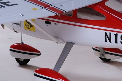 PH085 Cessna 182 120 2005mm rozp. (poškozená krabice)