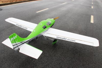 128" Columbia 400 scale 30% (3 250 mm) 50ccm (zeleno/bílá)
