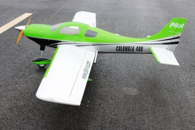 128" Columbia 400 scale 30% (3 250 mm) 50ccm (zeleno/bílá)