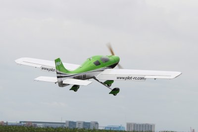 128" Columbia 400 scale 30% (3 250 mm) 50ccm (zeleno/bílá)