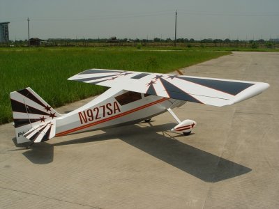 Decathlon scale 32% (3 100 mm) 80cc (stříbrno/černá)