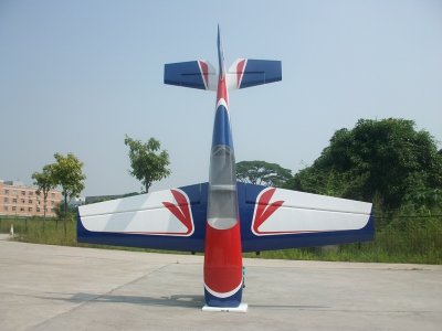 Extra 300 scale 35% (2 700 mm) 100cc (červeno/modro/bílá)