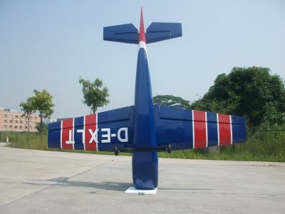 Extra 300 scale 35% (2 700 mm) 100cc (červeno/modro/bílá)