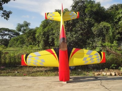 Extra 330SC scale 30% (2 240 mm) 50cc (červeno/žlutá)