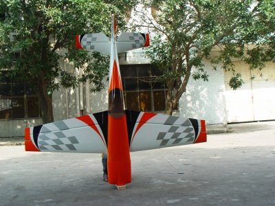 Extra 330SC scale 31% (2 340 mm) 50cc (oranžovo/bílá)
