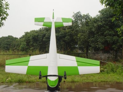 107" Yak 54 scale 35% (2 700 mm) 100ccm (zeleno/stříbrno/černá)