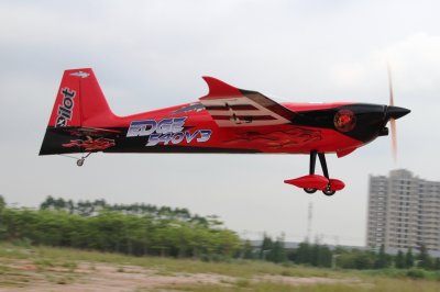 78" Edge 540 V3 scale 26% (1 970 mm) 30ccm Červená