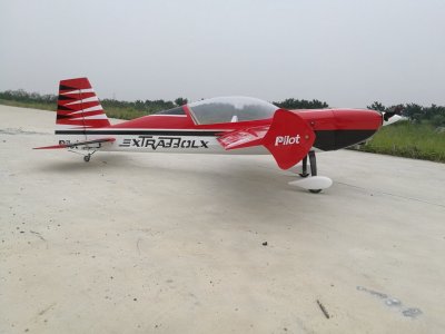 92" Extra 330LX 2300mm 60cc Červená s Pruhy