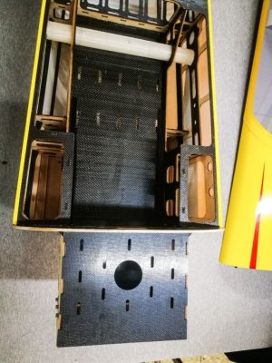 92" Extra 330LX 2300mm 60cc Červená s Pruhy