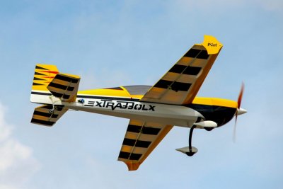 78" Extra 330LX 1980mm 35cc Žlutá s Pruhy
