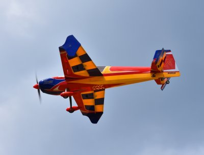 48" Extra 300 EXP V2 - Červená/Modrá/Žlutá 1,21m