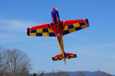 70" Extra 300 EXP V2 - Červená/Modrá/Žlutá 1,77m