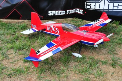 64" MXS EXP - červená/bílá/modrá 1,62m