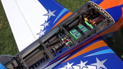 95" Extra 330S - Modrá/Bílá 2,41m