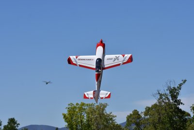 85" Edge 540 - Červená/Bílá 2,15m