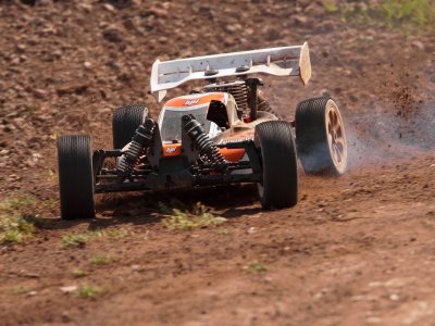 PULSE 4,6ccm Buggy RTR s 2,4GHz RC soupravou