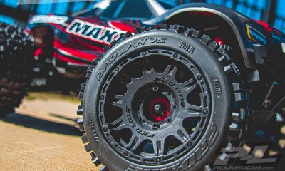 Badlands 3.8" All Terrain gumy ,17mm MT přední i zadní, namont. na disku Raid Black