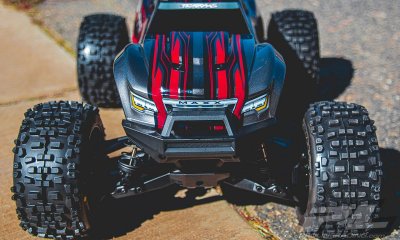 Badlands 3.8" All Terrain gumy ,17mm MT přední i zadní, namont. na disku Raid Black