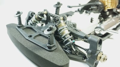SWORKz GT uhlíkové přední a zadní parohy/držáky tlumičů, 1 sada