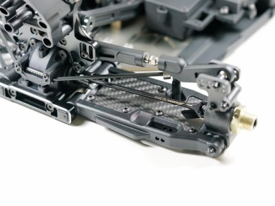 SWORKz uhlíková vzpěra spodní zadního ramena, ABS, 1,5mm, včetně šroubů, 2 ks.