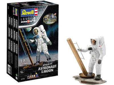 Revell Apollo 11 - Astronauti na Měsíci (1:8) (Giftset)