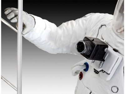 Revell Apollo 11 - Astronauti na Měsíci (1:8) (Giftset)