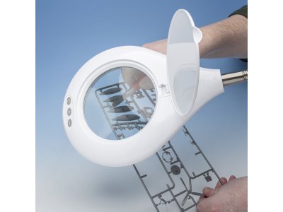 Lightcraft podlahová LED lampa s lupou a podstavcem