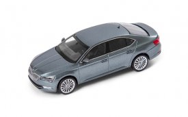 Škoda Superb 1:43 metal grey
